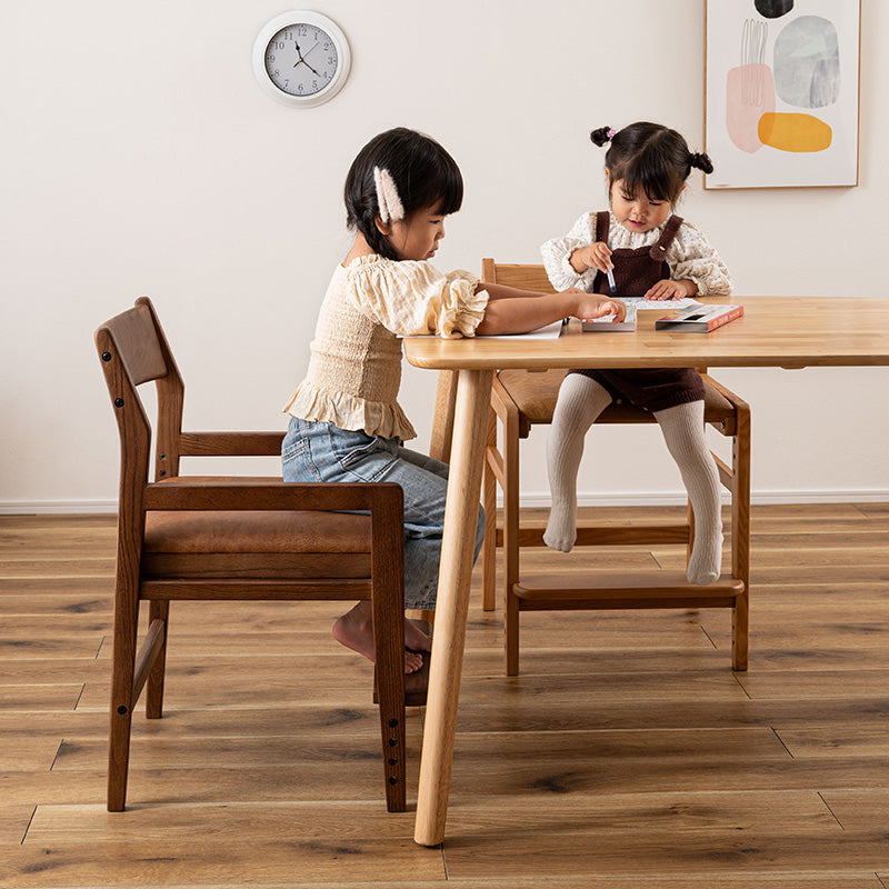 成長に合わせて4段階の高さ調節ができる キッズチェア