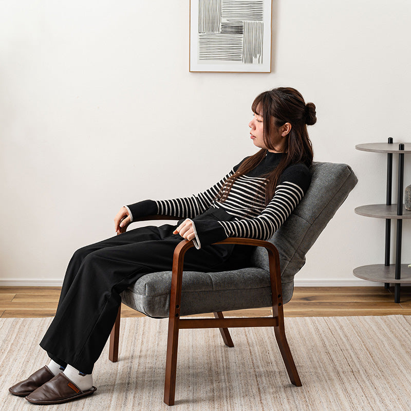 リクライニング機能で自分にぴったりのチェアに調整が可能な高座椅子