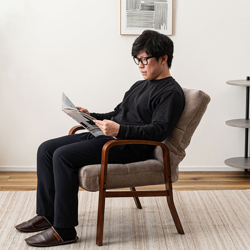 リクライニング機能で自分にぴったりのチェアに調整が可能な高座椅子