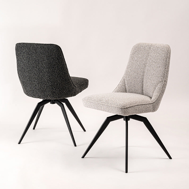 立体的で動きのあるファブリックを使用した回転アームチェア