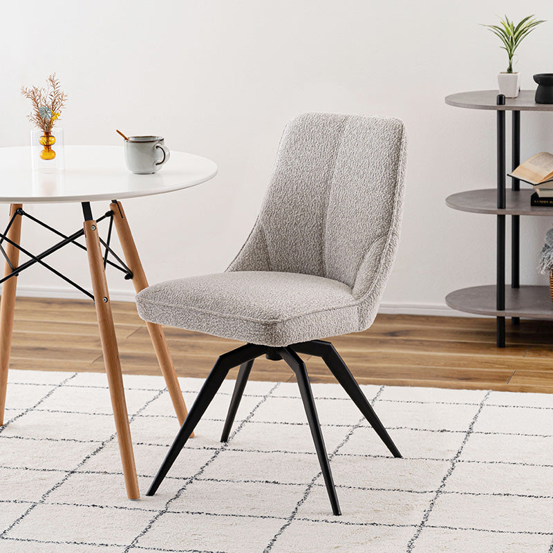 立体的で動きのあるファブリックを使用した回転アームチェア