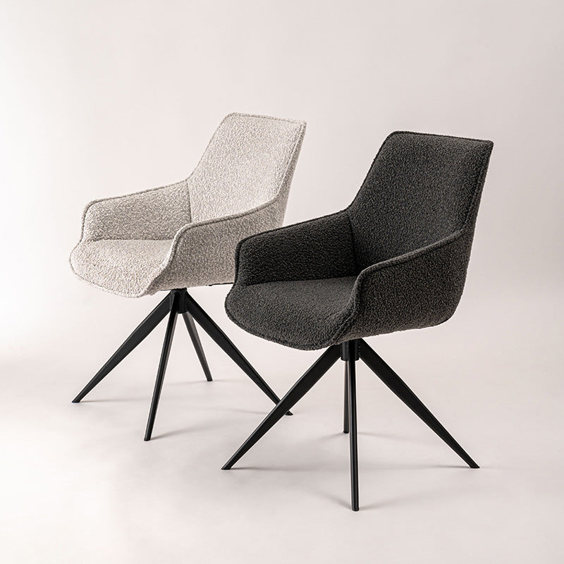 立体的で動きのあるファブリックを使用した回転アームチェア