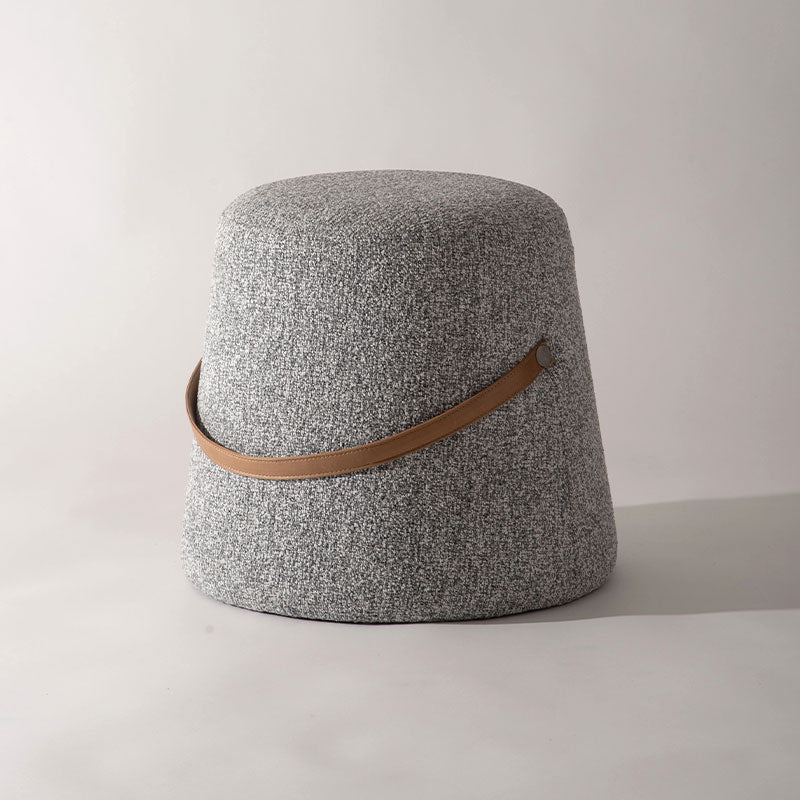 立体感のある混色生地を使用した丸みを帯びたフォルムが特徴的なスツール