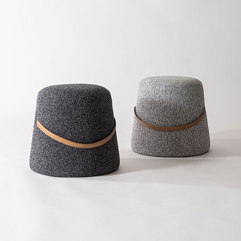 立体感のある混色生地を使用した丸みを帯びたフォルムが特徴的なスツール