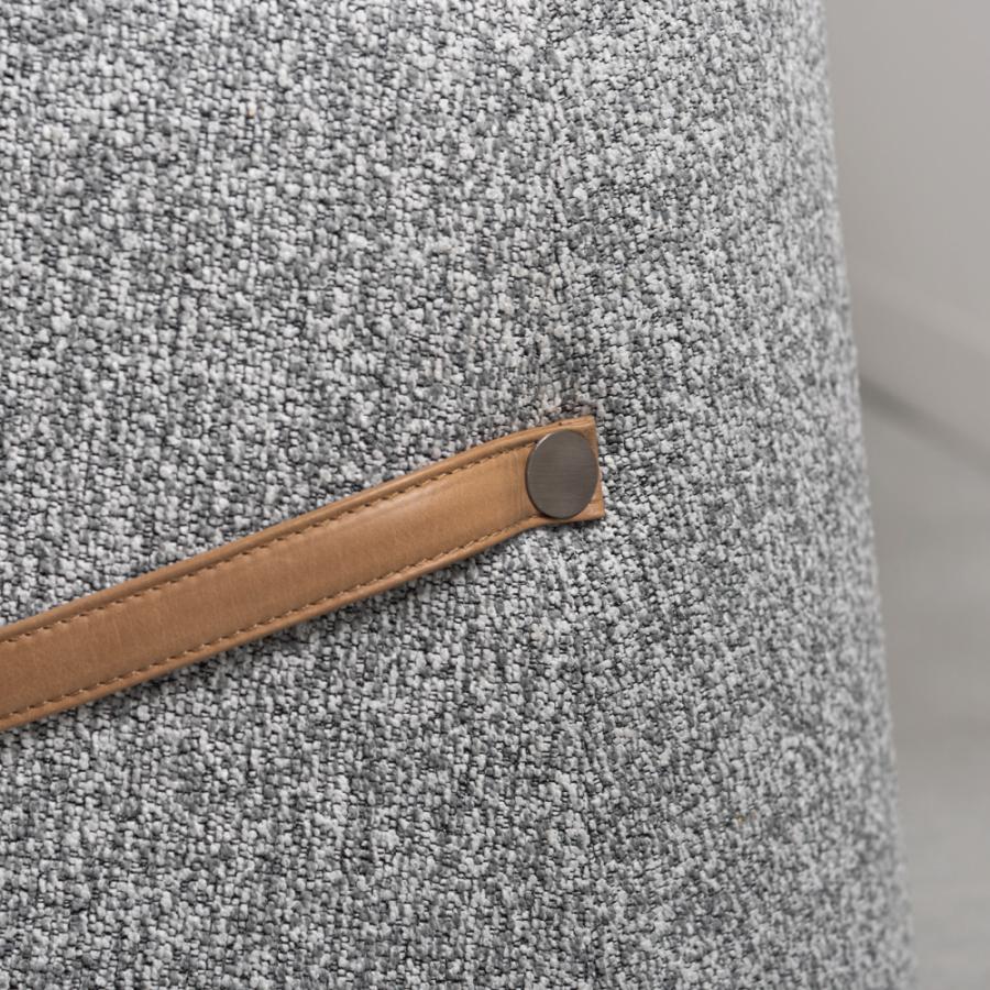 立体感のある混色生地を使用した丸みを帯びたフォルムが特徴的なスツール