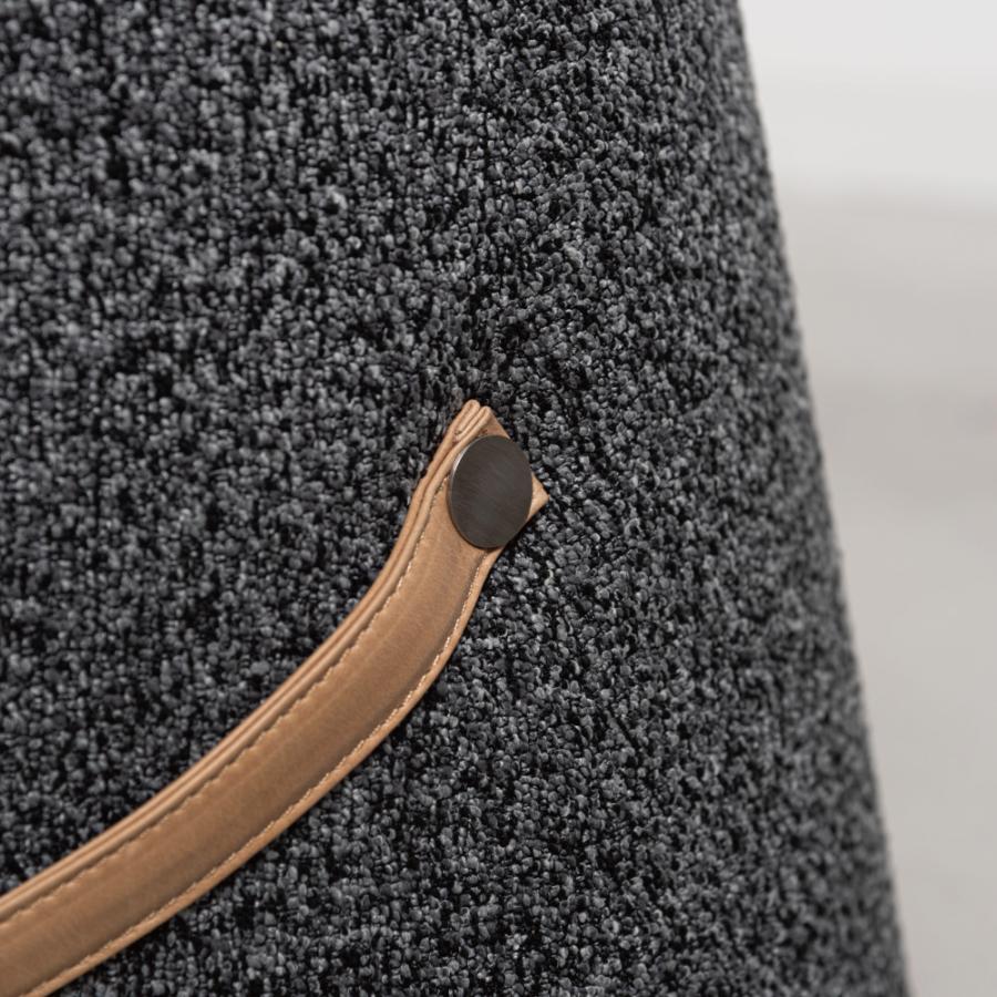 立体感のある混色生地を使用した丸みを帯びたフォルムが特徴的なスツール