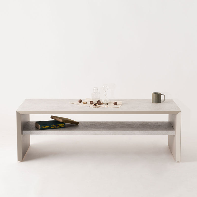 モルタル調の石目柄を施した高級感溢れるリビングテーブル