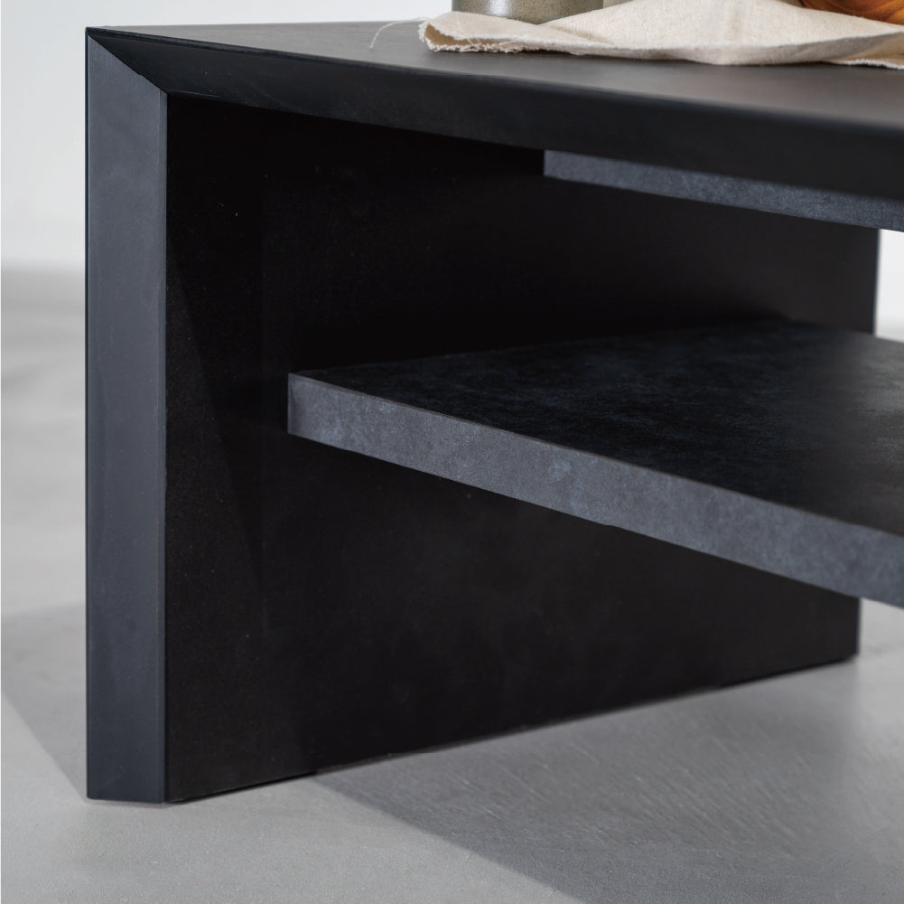 モルタル調の石目柄を施した高級感溢れるリビングテーブル