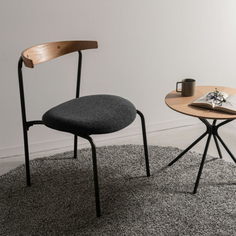 ダイニングチェア 天然木背もたれと布座面で上質なくつろぎを演出