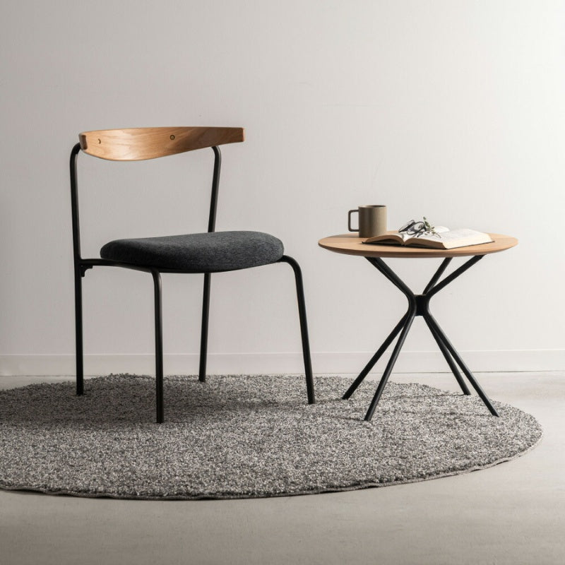 ダイニングチェア 天然木背もたれと布座面で上質なくつろぎを演出