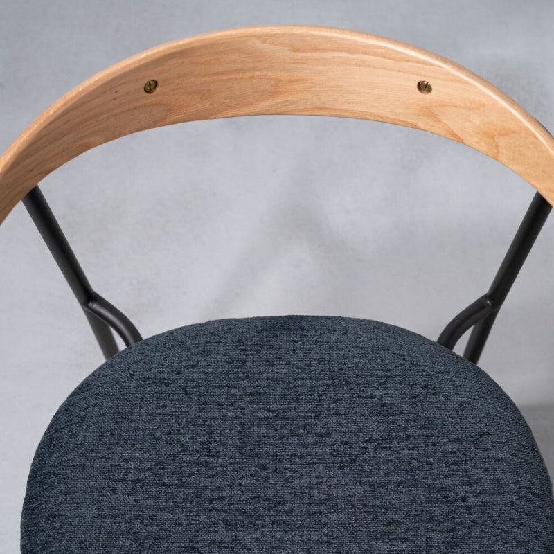 ダイニングチェア 天然木背もたれと布座面で上質なくつろぎを演出