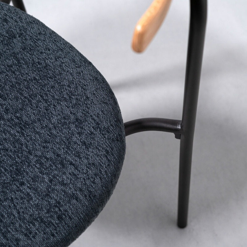 ダイニングチェア 天然木背もたれと布座面で上質なくつろぎを演出