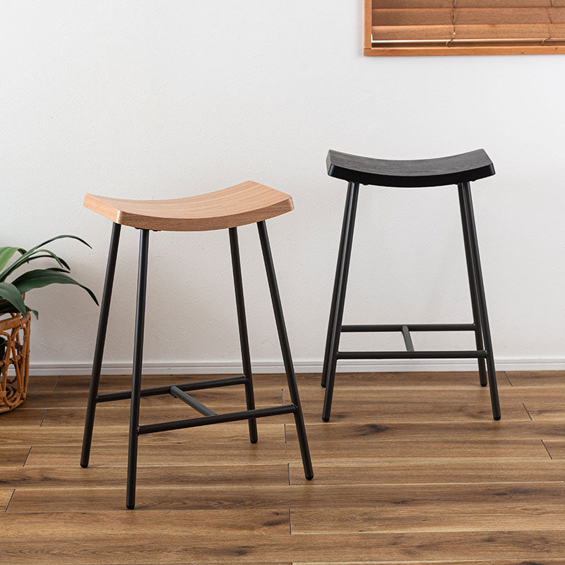 ハイスツール 美しさと実用性を兼ね備えたフィット感のある座面