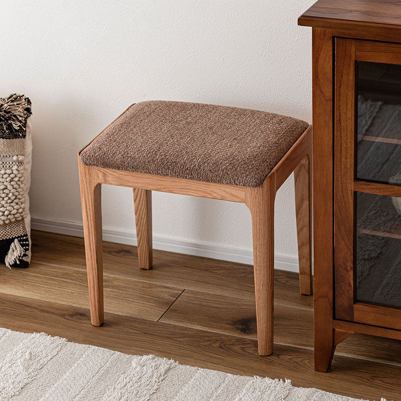 ナチュラルスツール レッドオークの色合いに手触りのいい混色のファブリック生地