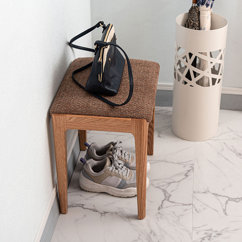 ナチュラルスツール レッドオークの色合いに手触りのいい混色のファブリック生地