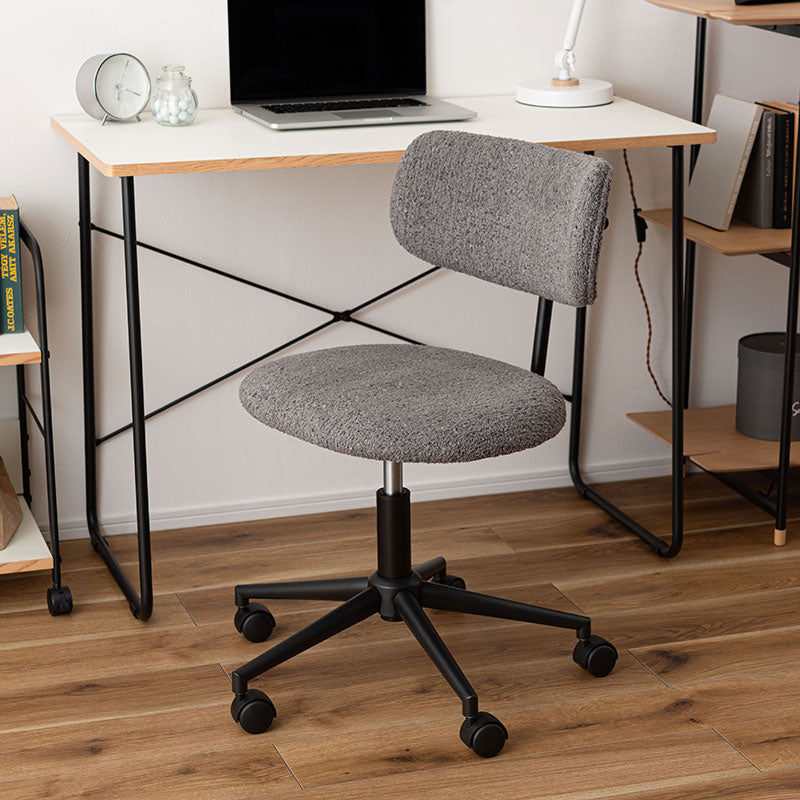 丸みを帯びたフォルムでコンパクトサイズのデスクチェア