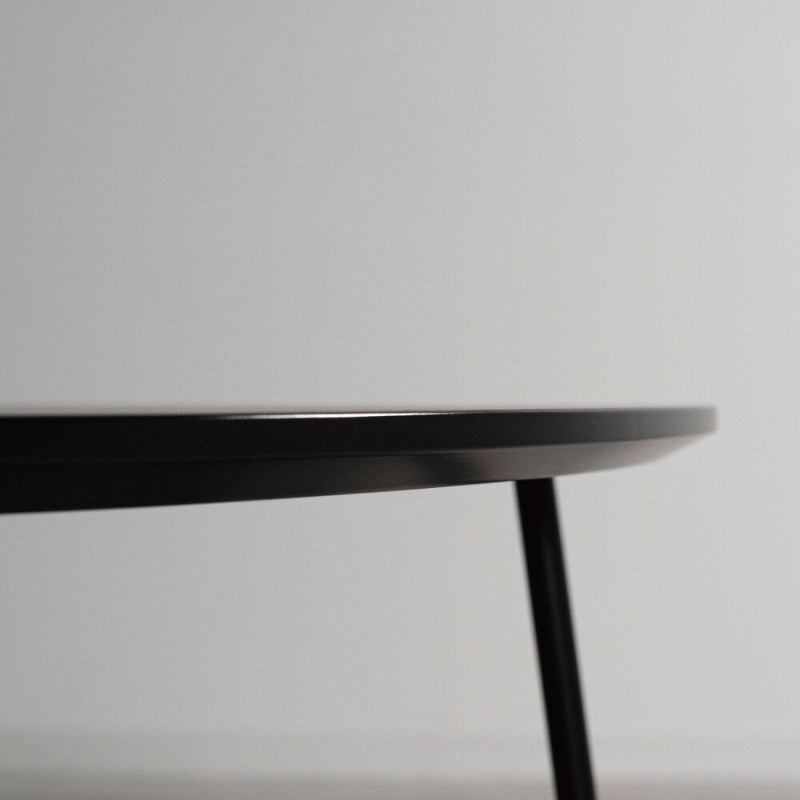 サイドテーブル 幅60cm モダンな黒脚と耐久天板でリビングをスマートに