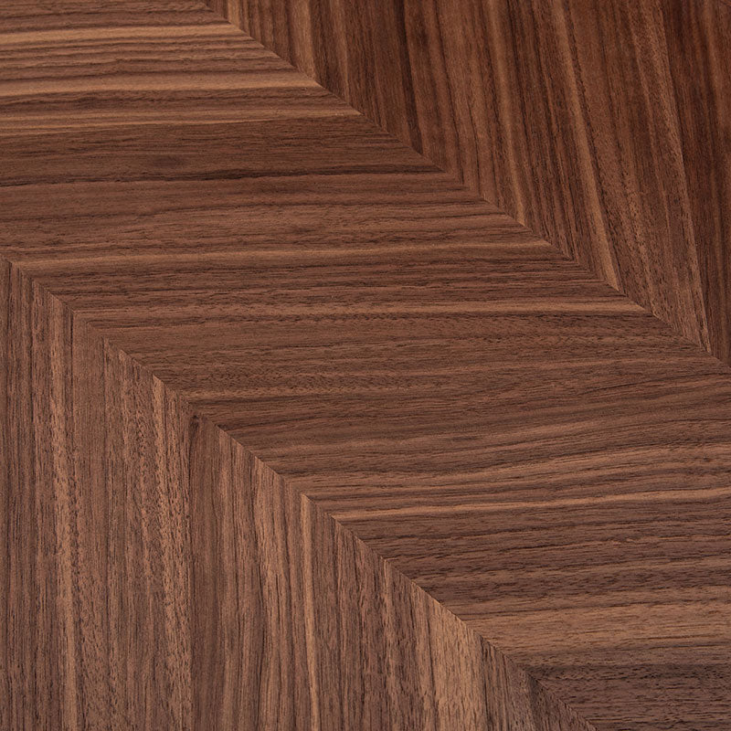 天然木のぬくもりを感じるシンプルなデザインのデスク