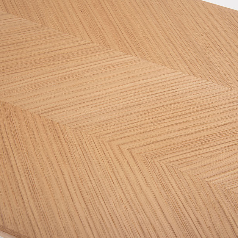 天然木のぬくもりを感じるシンプルなデザインのデスク