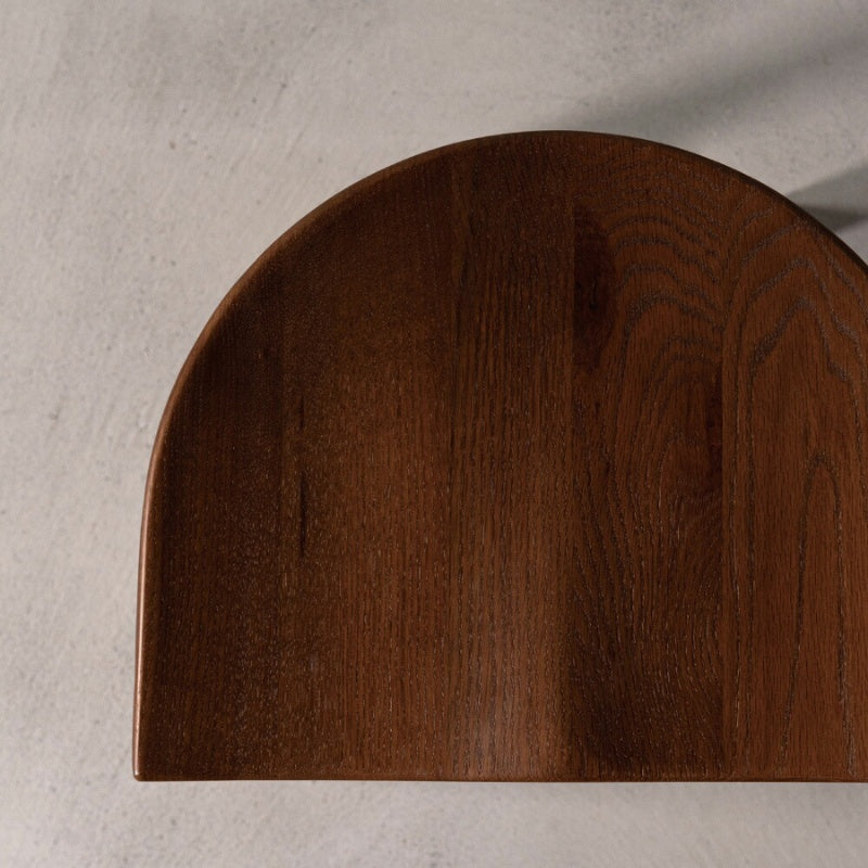 スツール オーク材の温もりとフィット感が魅力。多用途に使える一脚