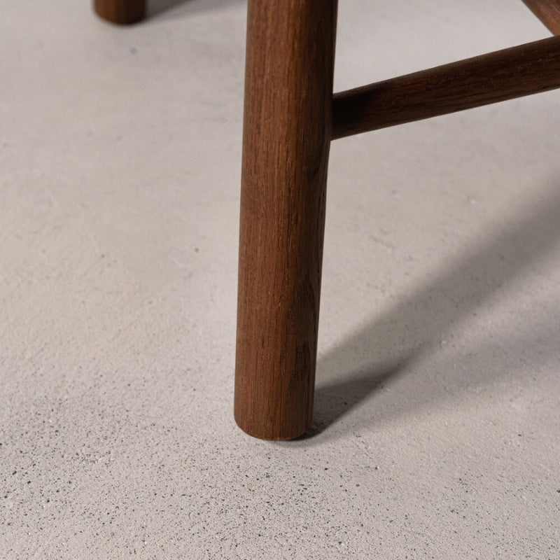 スツール オーク材の温もりとフィット感が魅力。多用途に使える一脚