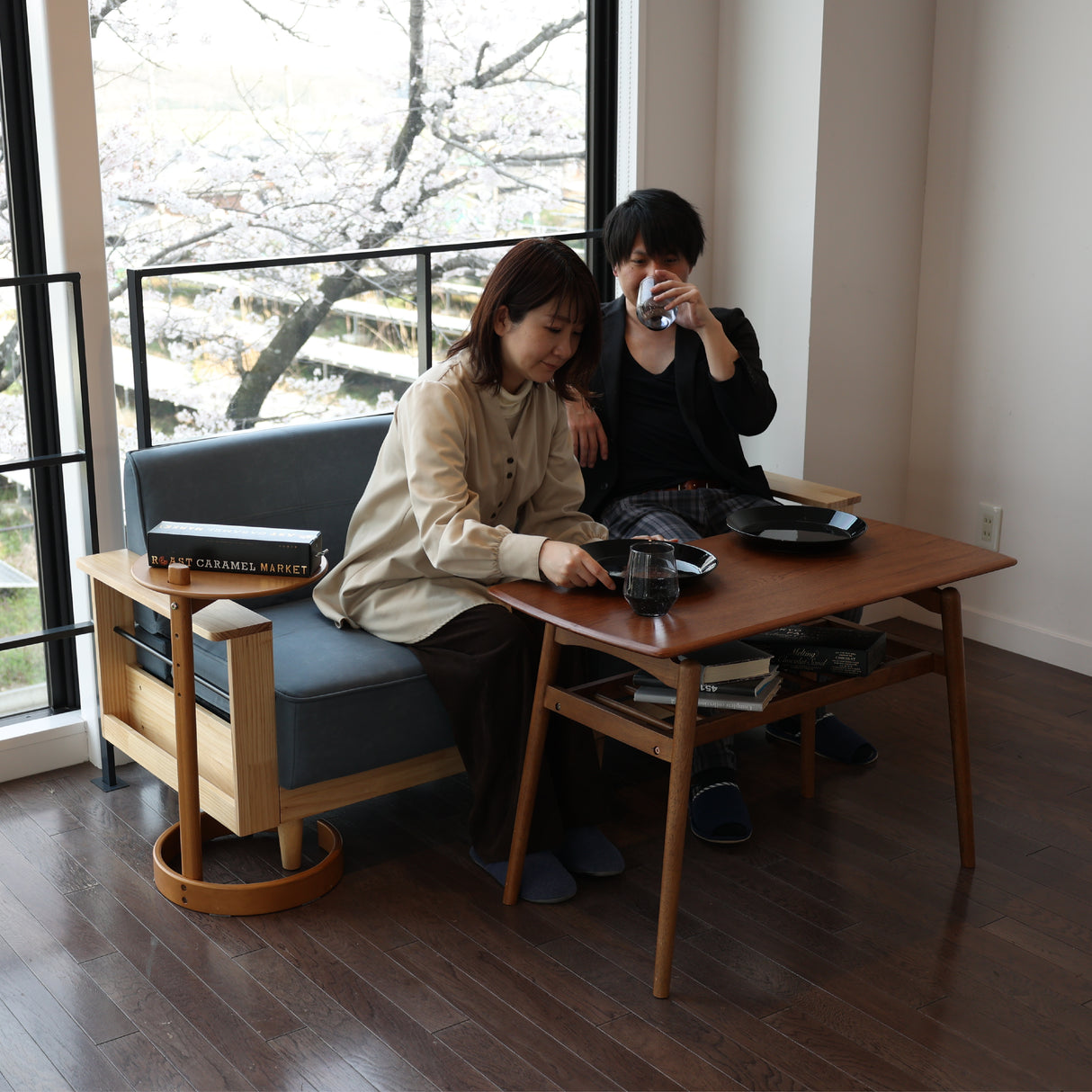 ソファ専用のハイテーブル リモートワークに最適