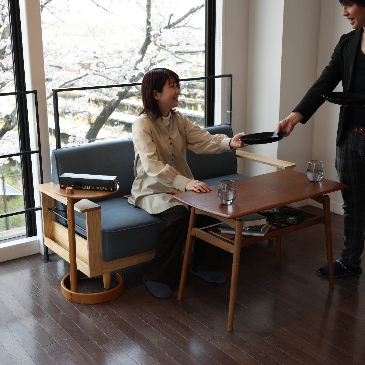 ソファ専用のハイテーブル リモートワークに最適