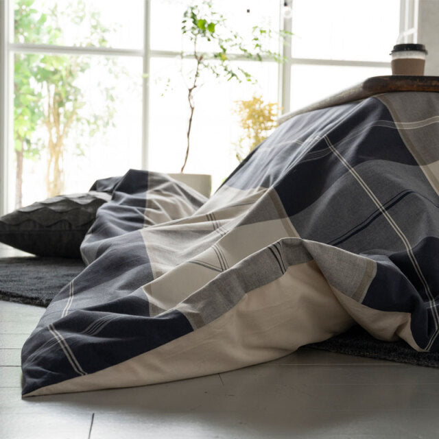 ネイビーが印象的なツイル織りのブロックチェックこたつ布団カバー キースリー【Fab the Home】