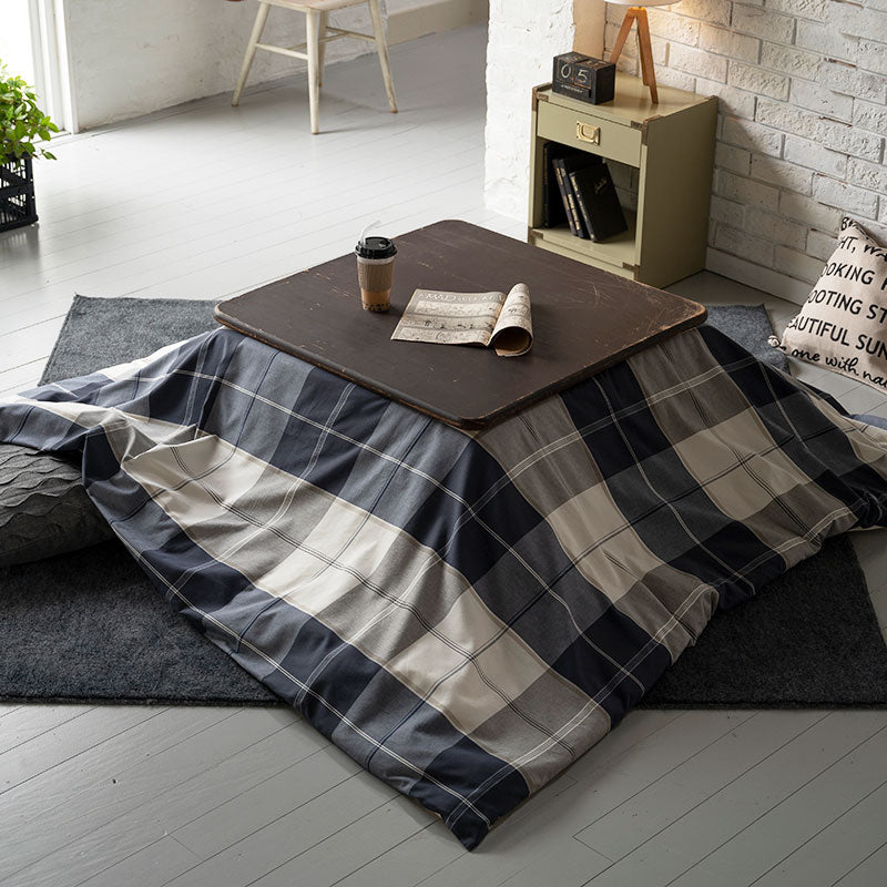 ネイビーが印象的なツイル織りのブロックチェックこたつ布団カバー アクロス【Fab the Home】