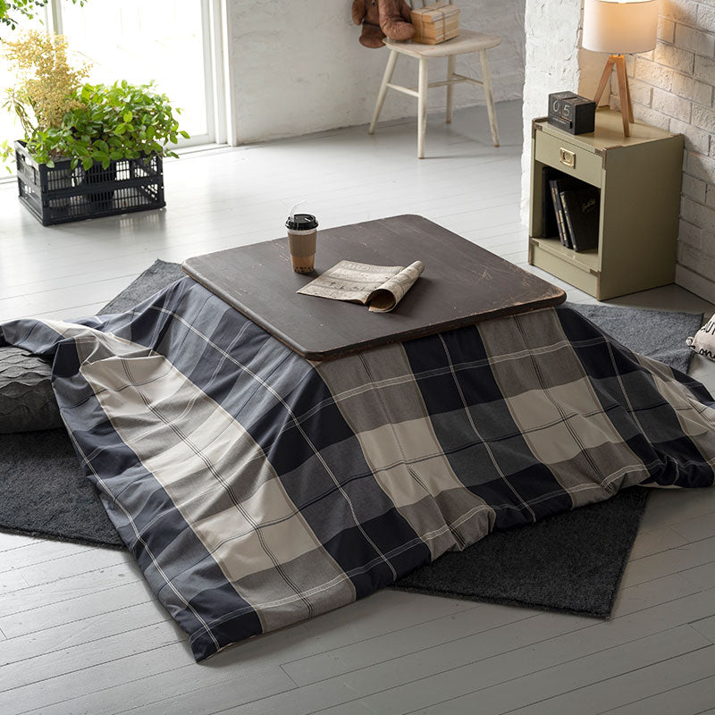 ネイビーが印象的なツイル織りのブロックチェックこたつ布団カバー アクロス【Fab the Home】