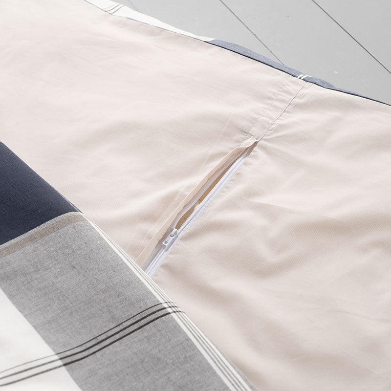 ネイビーが印象的なツイル織りのブロックチェックこたつ布団カバー アクロス【Fab the Home】