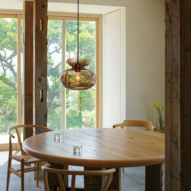 ペンダントライト Mononen - モノネン 丸く膨らんだシルエットが不思議な浮遊感を漂わせる