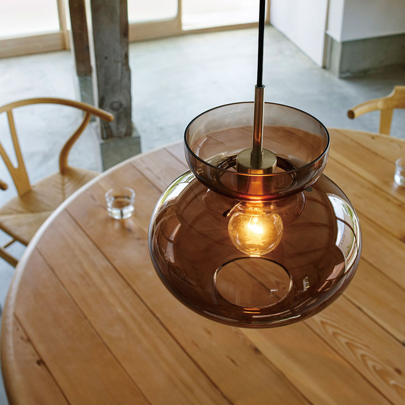 ペンダントライト Mononen - モノネン 丸く膨らんだシルエットが不思議な浮遊感を漂わせる