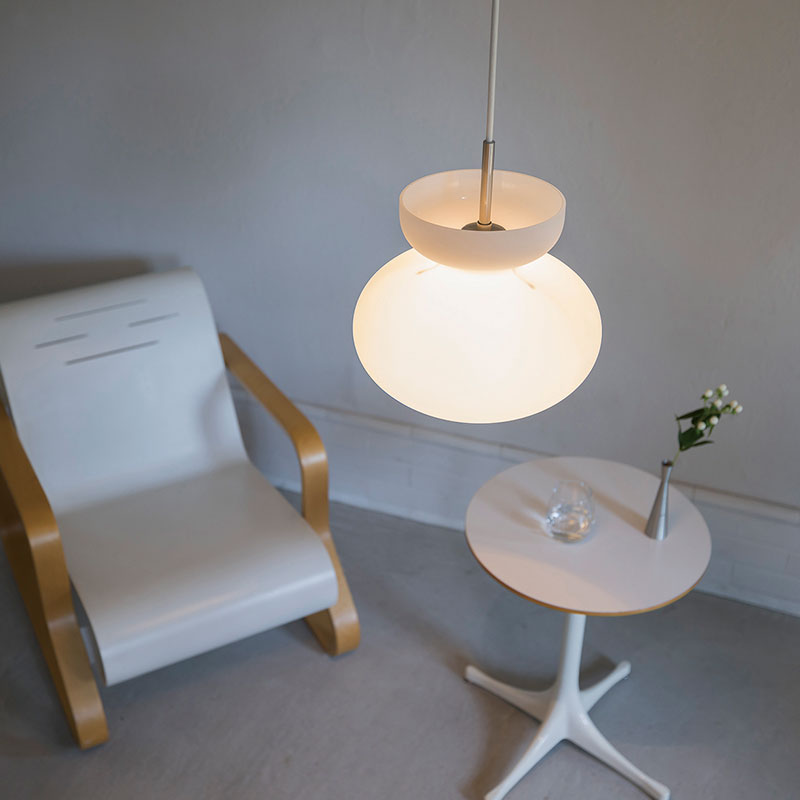 ペンダントライト Mononen - モノネン 丸く膨らんだシルエットが不思議な浮遊感を漂わせる