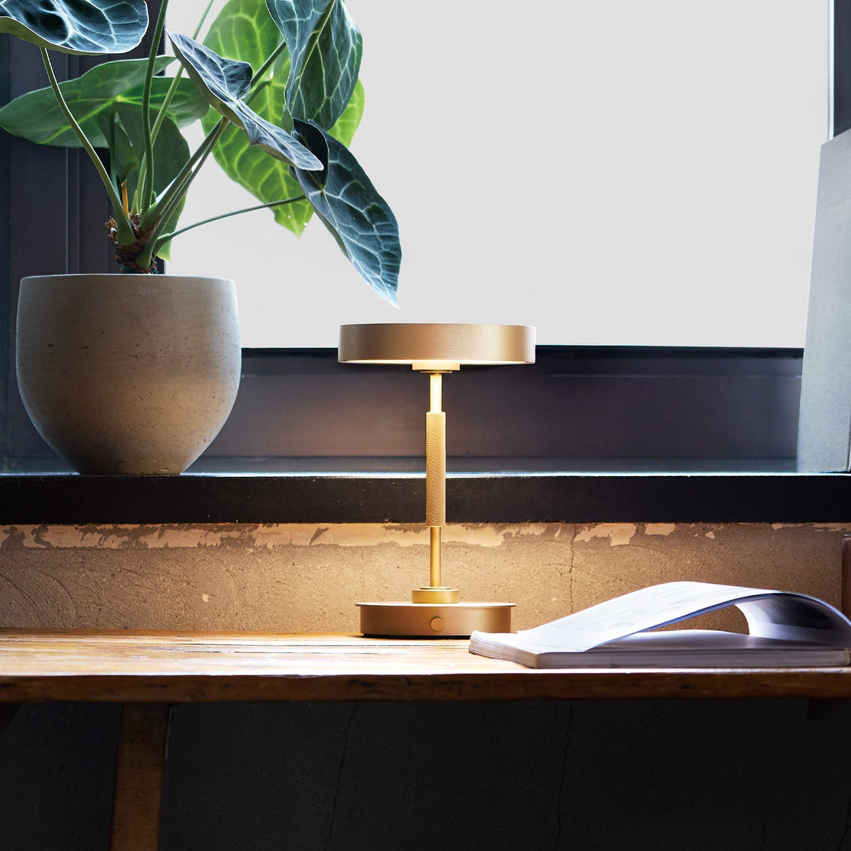 テーブルランプ Rondo LED-table lamp 充電タイプのポータブルLED照明