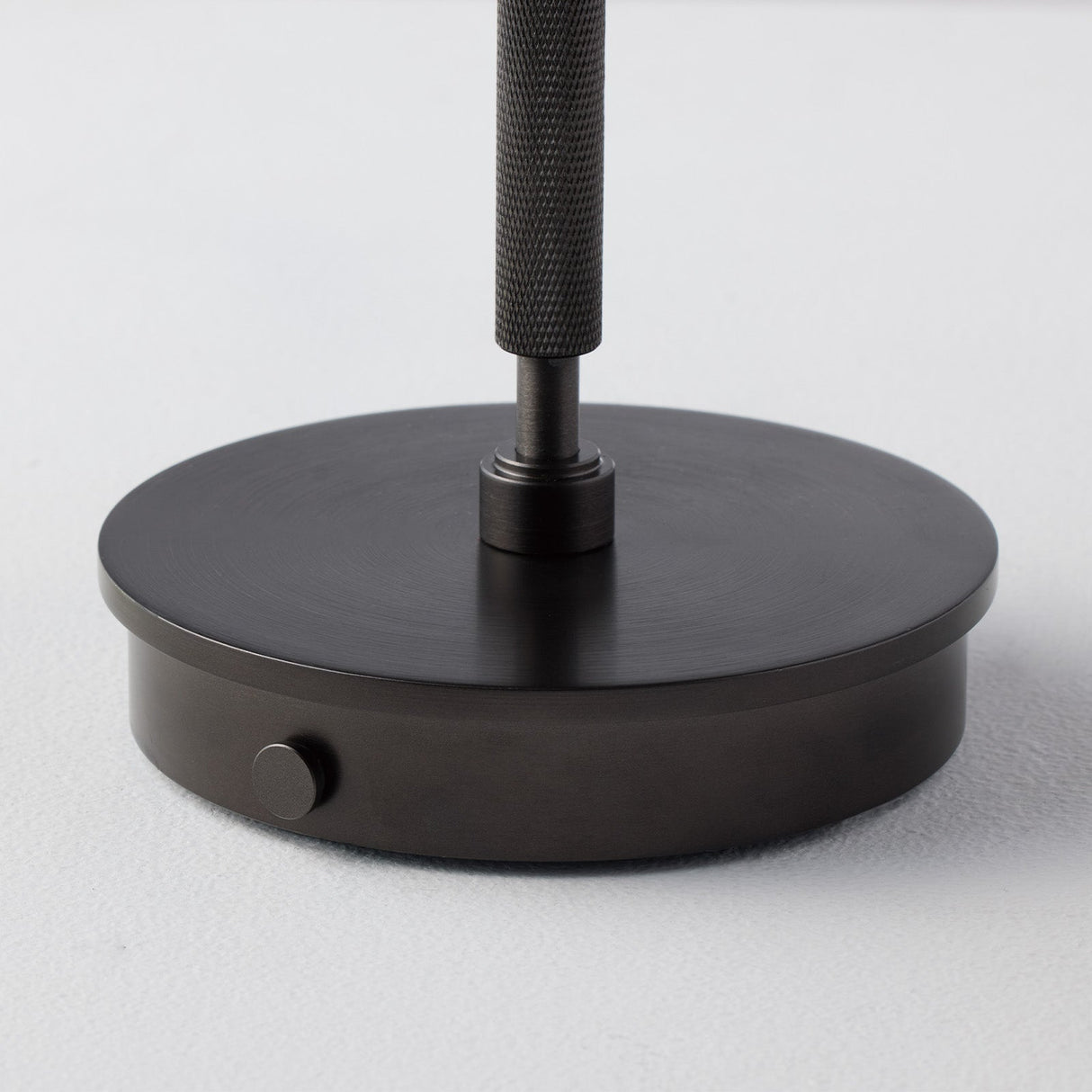 テーブルランプ Nocturne LED-table lamp 充電タイプのポータブルLED照明