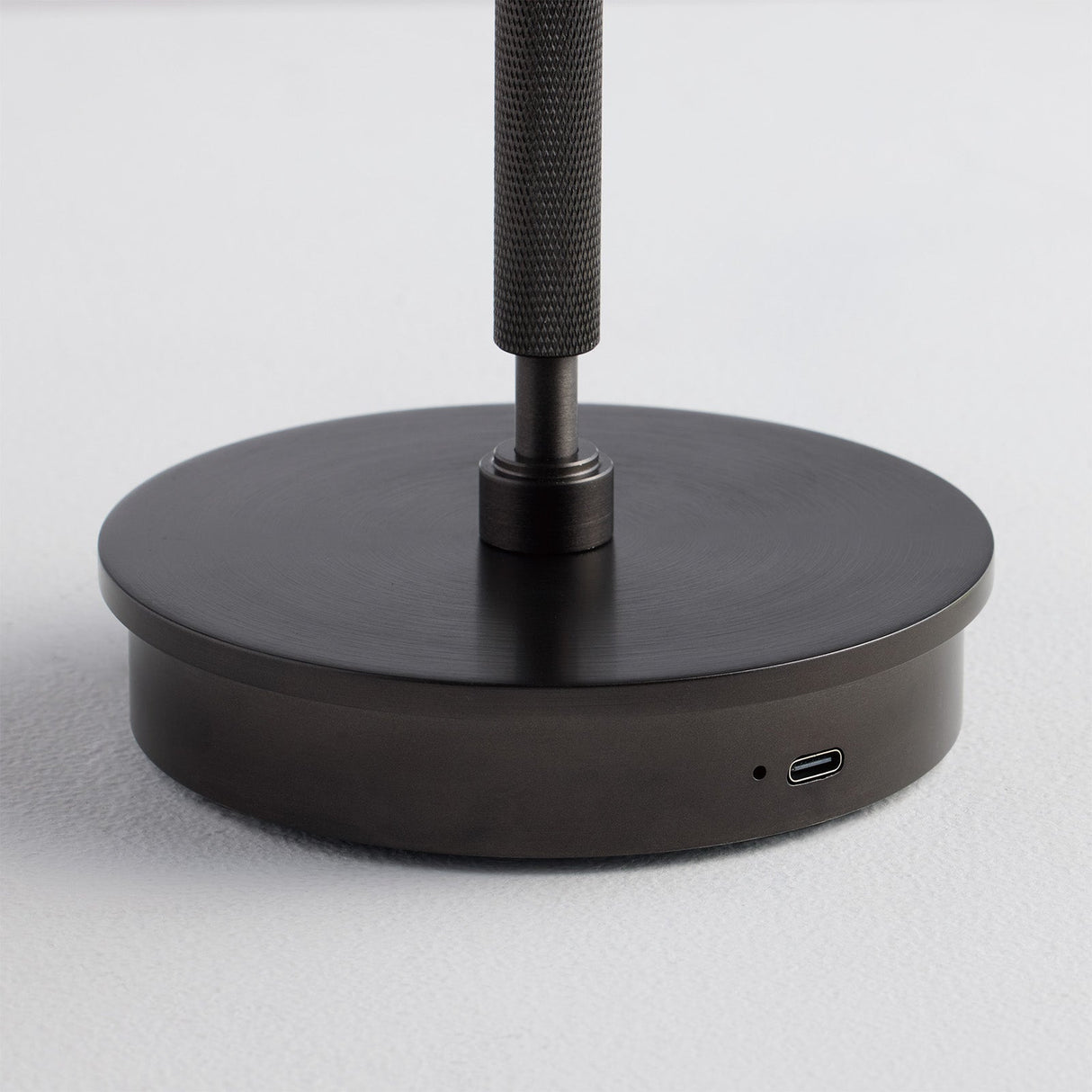 テーブルランプ Nocturne LED-table lamp 充電タイプのポータブルLED照明