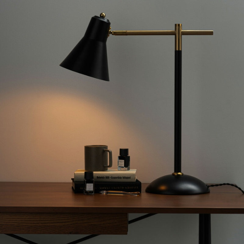 テーブルライト シンプルモダンなデザインで空間をおしゃれに演出