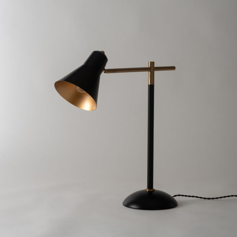 テーブルライト シンプルモダンなデザインで空間をおしゃれに演出