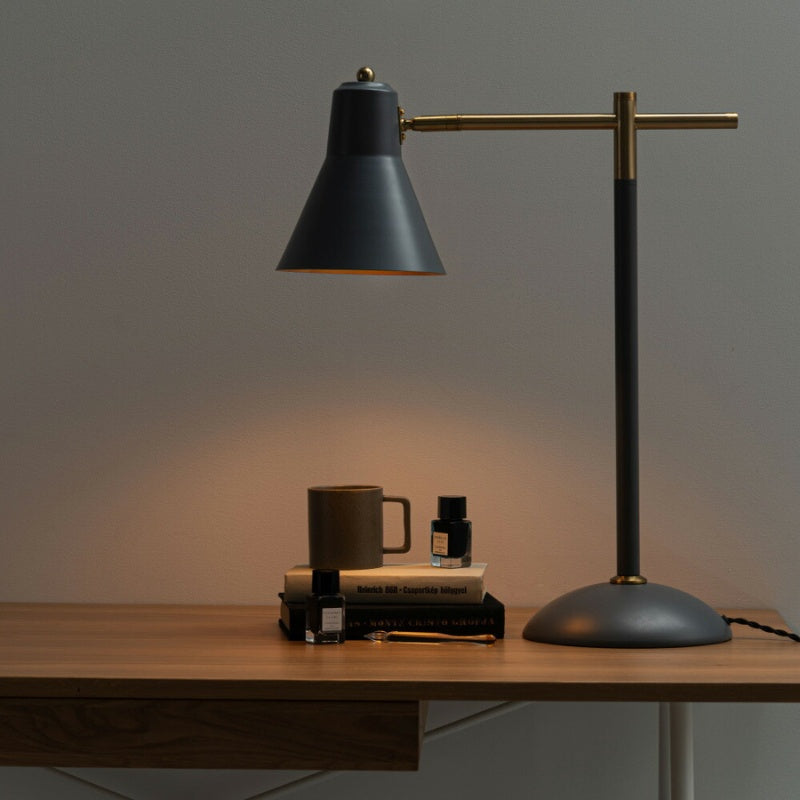 テーブルライト シンプルモダンなデザインで空間をおしゃれに演出