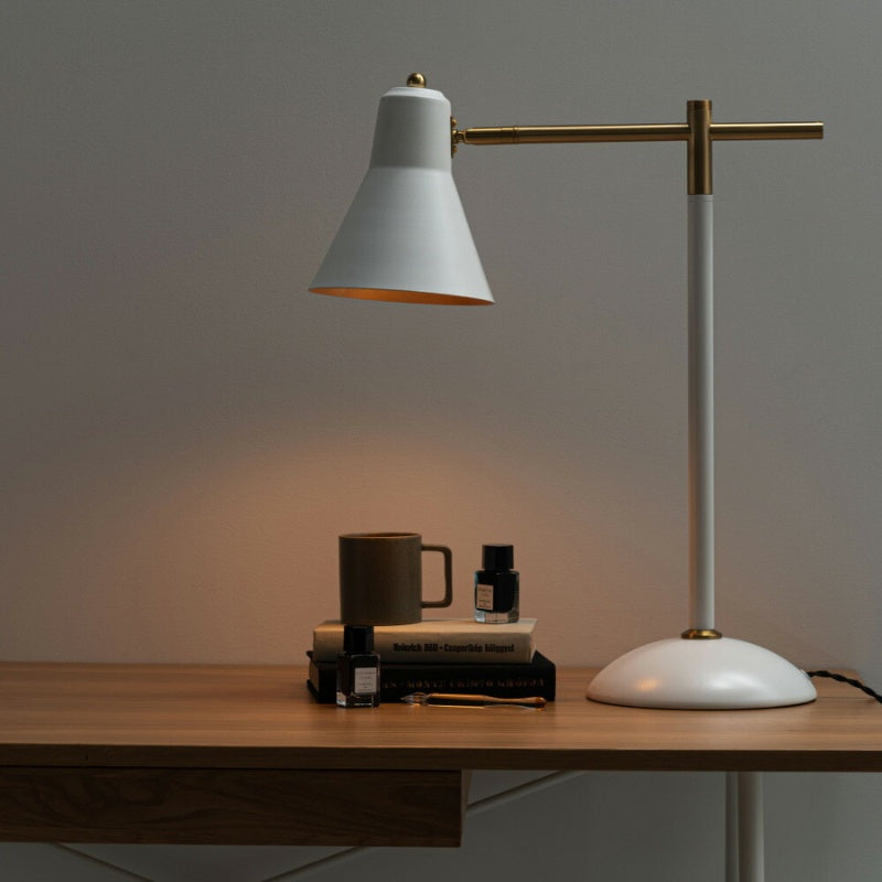 テーブルライト シンプルモダンなデザインで空間をおしゃれに演出