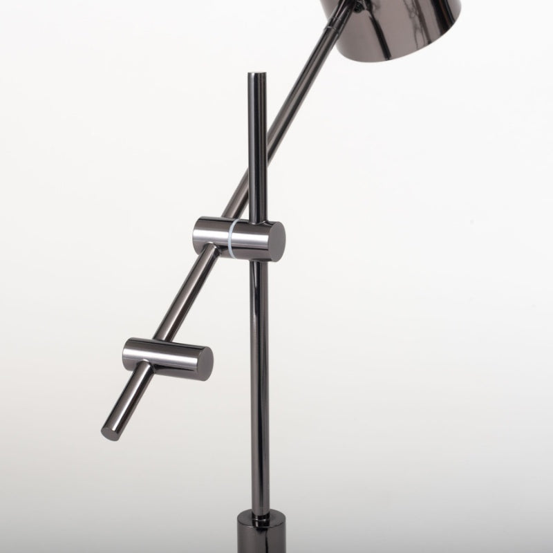 テーブルライト クロームメッキ仕上げの艶感が魅力。コンパクトで実用的