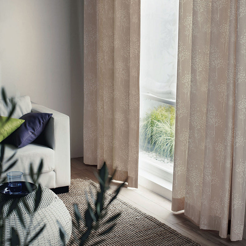 【サイズオーダー】木々の間をトリが飛んでいる様子を描いた遮光カーテン 1枚入り