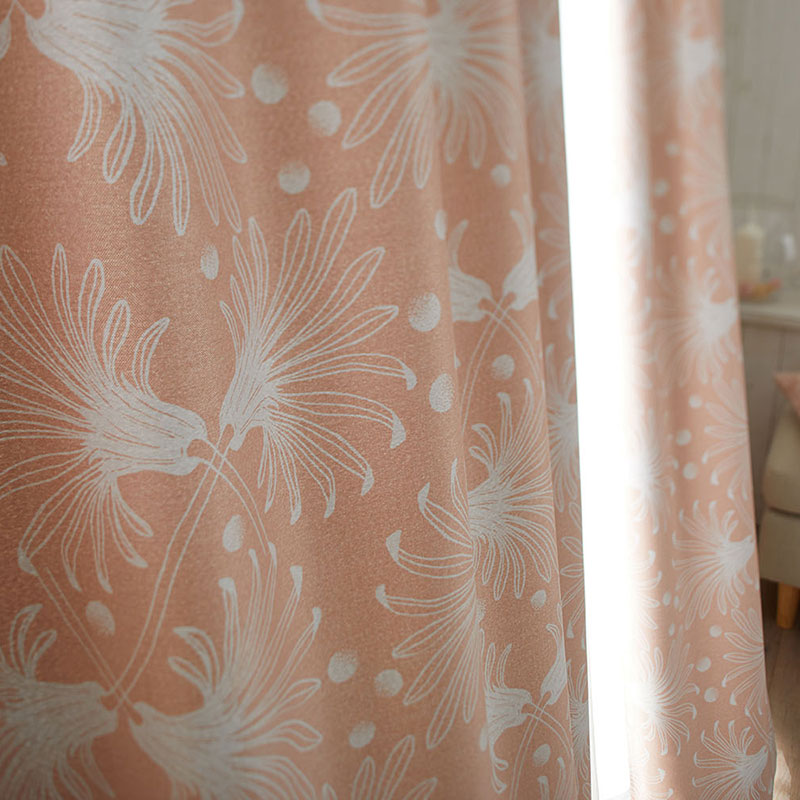 【サイズオーダー】ガーベラの花が交差したパターンが北欧テイストのデザイン遮光2級カーテン 1枚入り