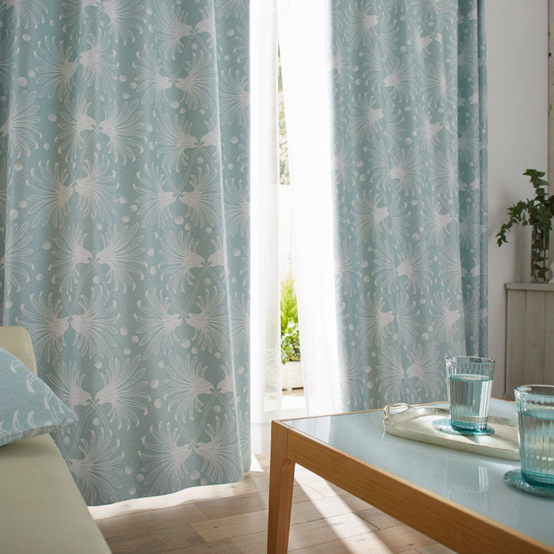 【サイズオーダー】ガーベラの花が交差したパターンが北欧テイストのデザイン遮光2級カーテン 1枚入り