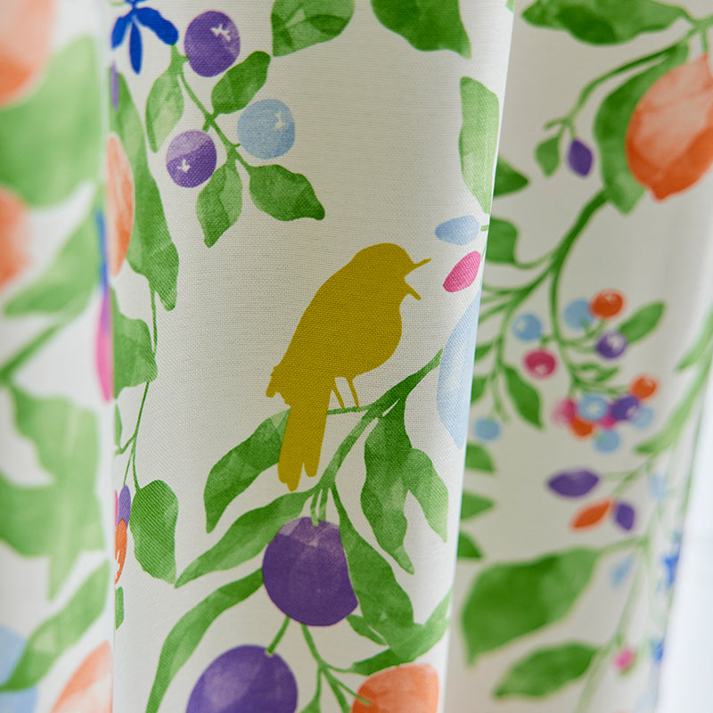 【サイズオーダー】小鳥が木の実をついばむ姿に癒されるデザイン遮光2級カーテン 1枚入り