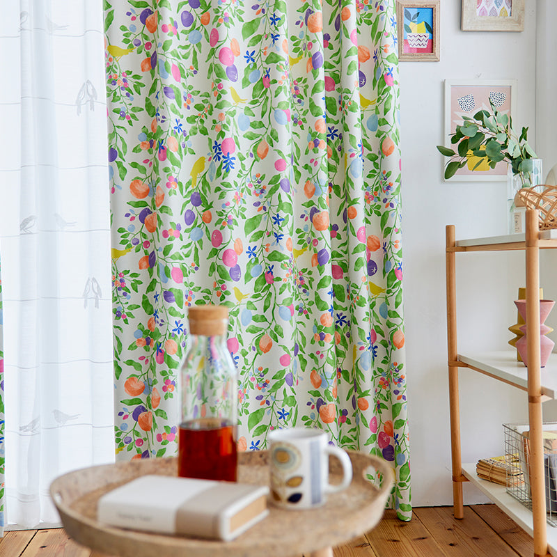 【サイズオーダー】小鳥が木の実をついばむ姿に癒されるデザイン遮光2級カーテン 1枚入り