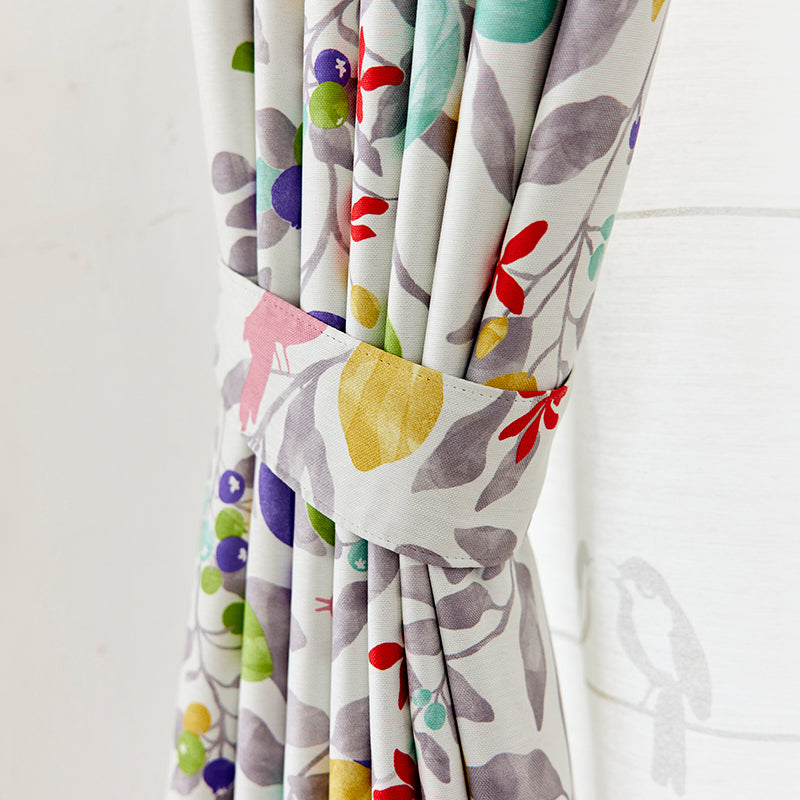 【サイズオーダー】小鳥が木の実をついばむ姿に癒されるデザイン遮光2級カーテン 1枚入り