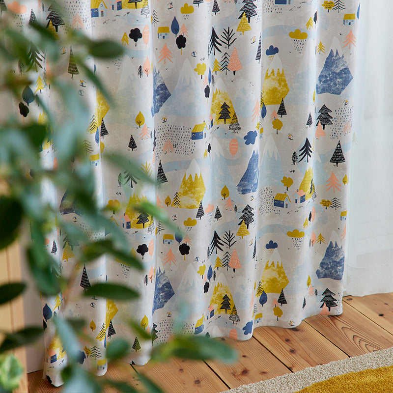 【サイズオーダー】スキーを楽しむ人々や山で暮らすイエティを描いた北欧デザイン遮光3級カーテン 1枚入り