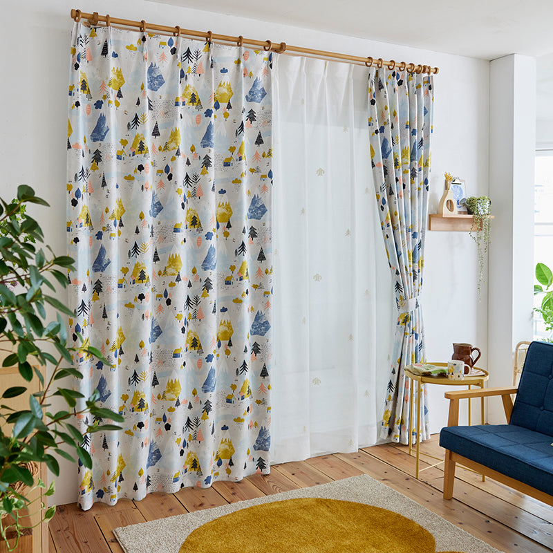 【サイズオーダー】スキーを楽しむ人々や山で暮らすイエティを描いた北欧デザイン遮光3級カーテン 1枚入り